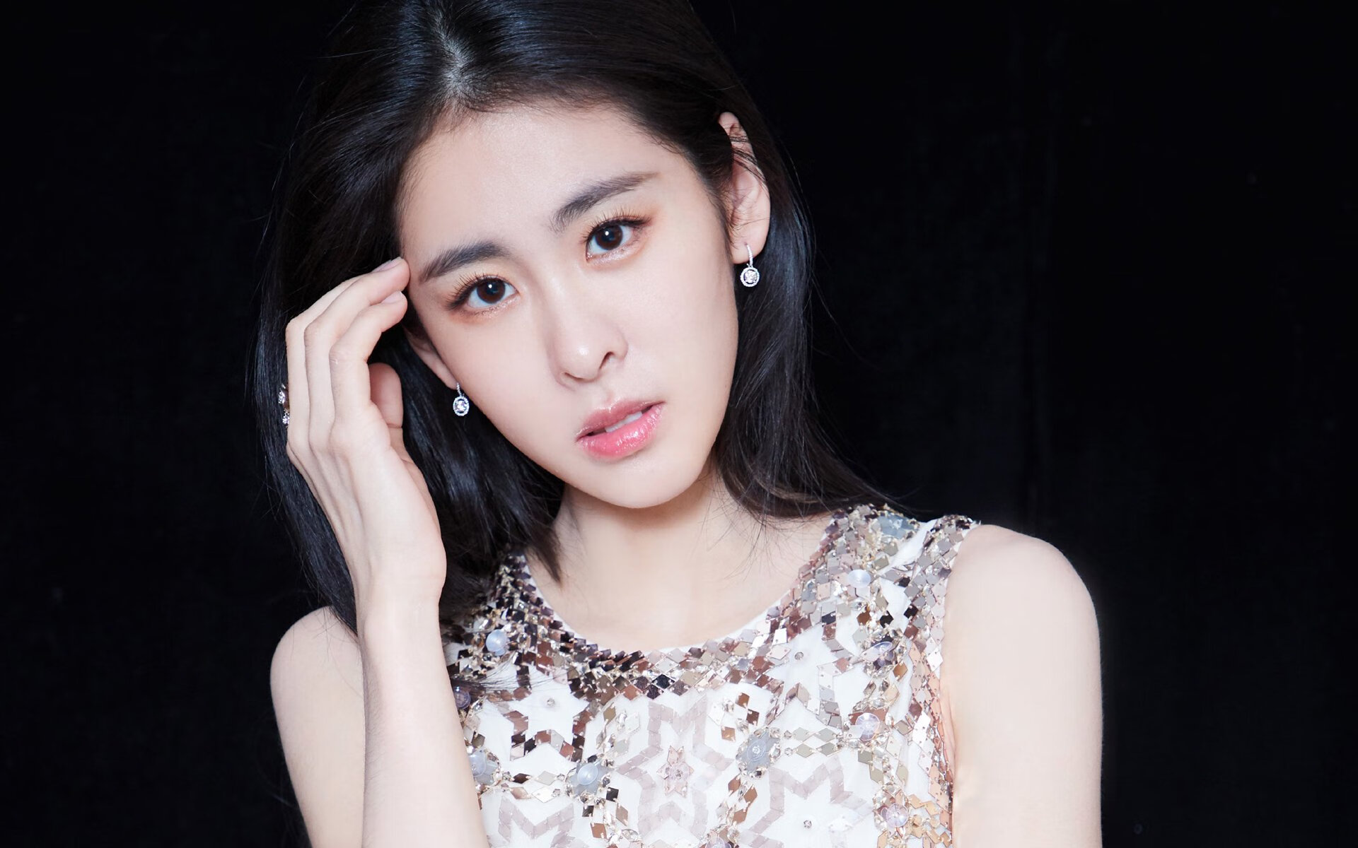 九游网页版入口-关键战役前夕主帅召开闭门会议鼓舞全队士气