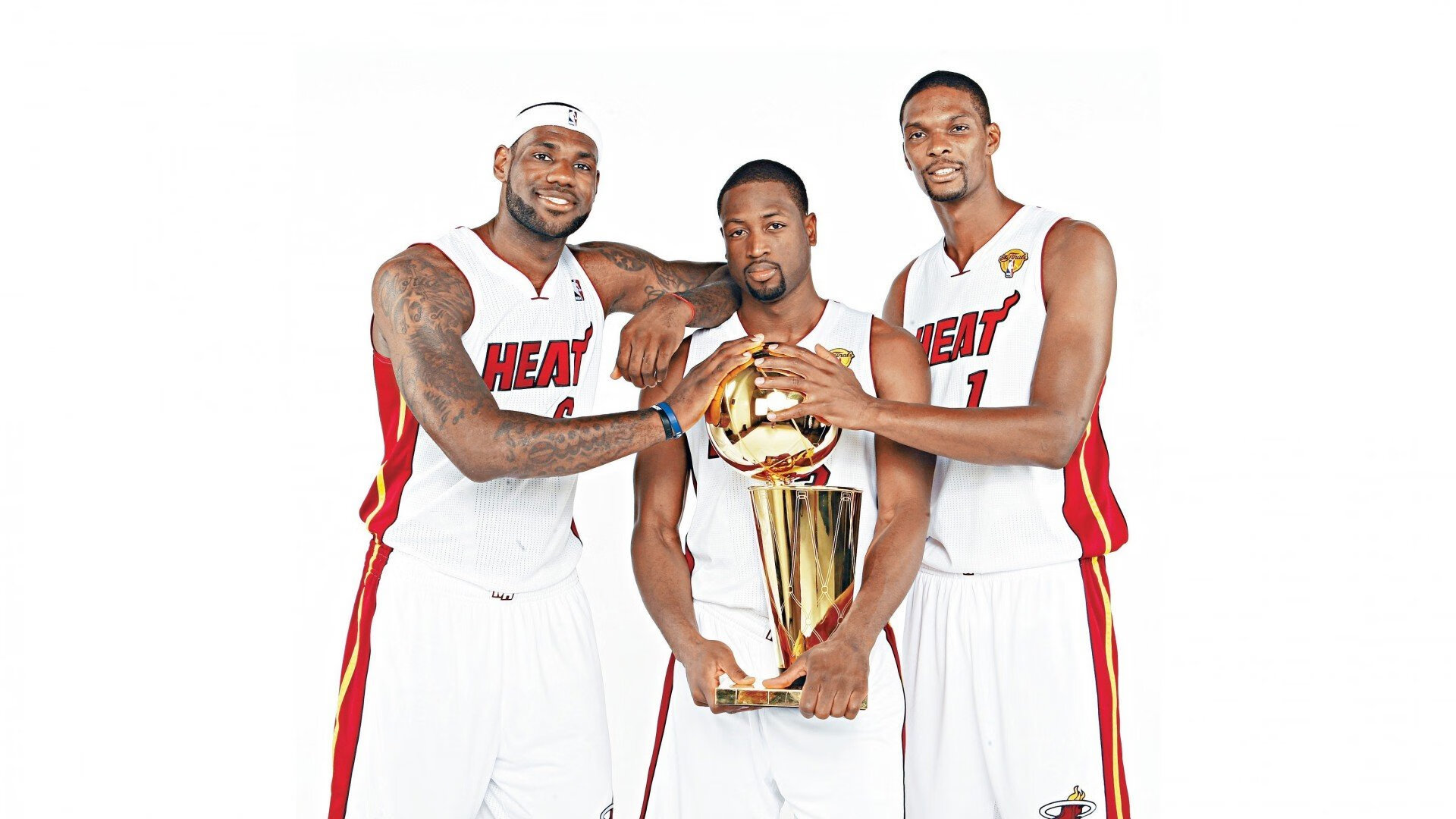 球场大事件:引发热议的重大裁判判罚,球场惨案